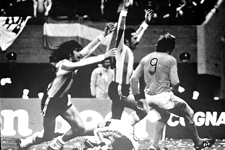 INOLVIDABLE. Kempes y Luque celebran uno de los goles en la final del Mundial 78 que Argentina le ganó a Holanda.