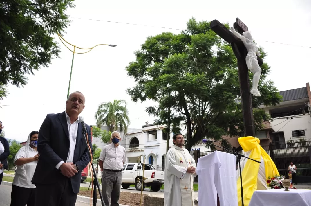 Tafí Viejo inauguró la imagen de un nuevo Cristo en su avenida principal