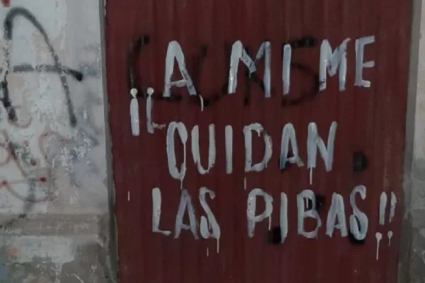 Mendoza: detuvieron a 10 mujeres por hacer pintadas contra los femicidios