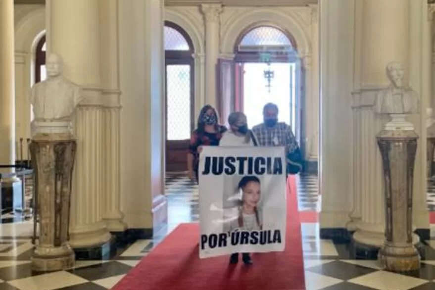 Alberto Fernández recibió a los padres de Úrsula Bahillo, la joven asesinada por un policía