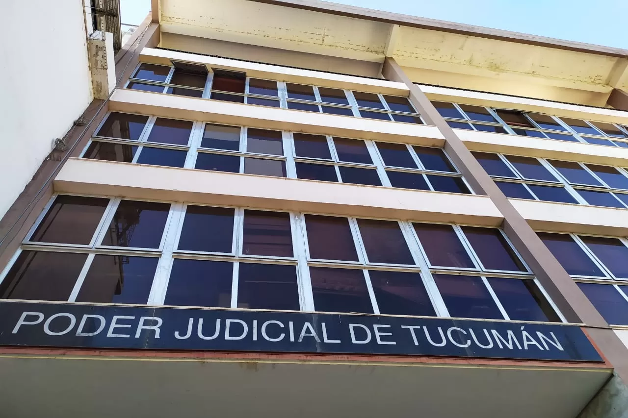 Condenan a un policía tucumano por agredir a su esposa