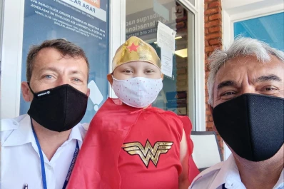 Nicole, la nena de cinco años que venció el cáncer y se convirtió en la pequeña “Mujer Maravilla”