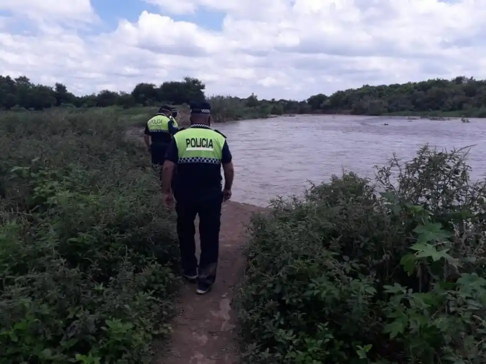 EN PLENA TAREA. Se movilizaron más de 200 policías por este caso.  