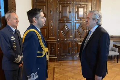 El edecán presidencial intentó abordar un vuelo con un arma oculta en la valija y lo detuvieron