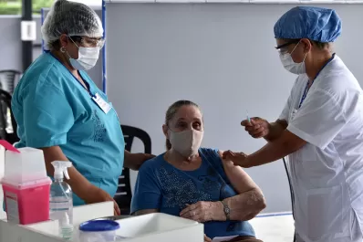 Hoy llegan a Tucumán 19.500 dosis de Covishield para los mayores de 70