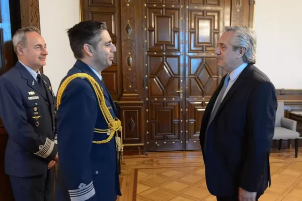 El edecán presidencial intentó abordar un vuelo con un arma oculta en la valija y lo detuvieron