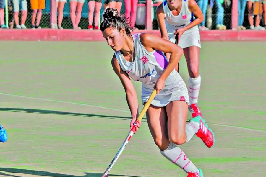 EN JUEGO. Micaela Morales se formó en Los Tarcos y desde hace un tiempo juega en Buenos Aires. 