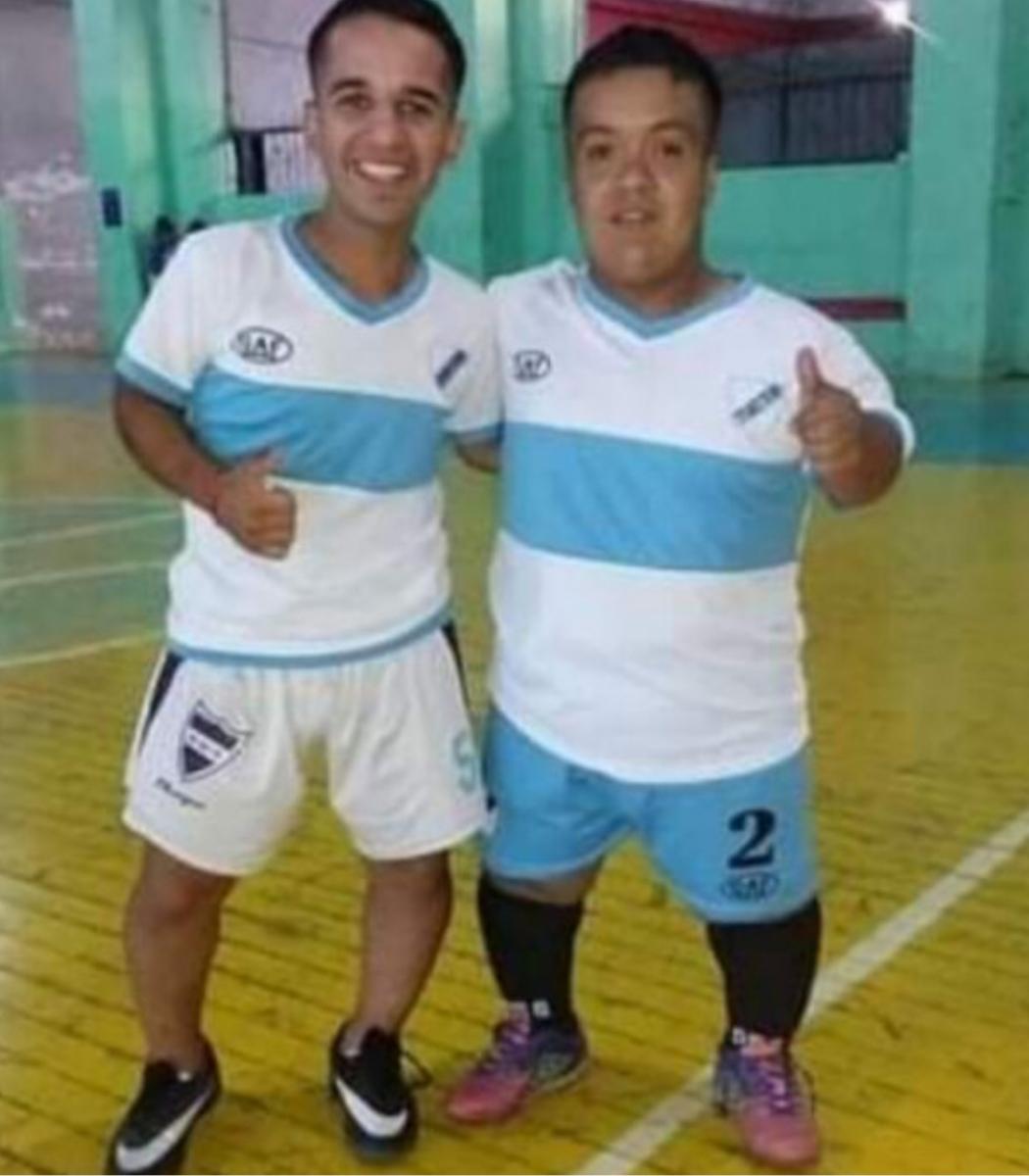 LOS ELEGIDOS. Franco Chazarreta (izquierda) y Juan Galván, los futbolistas tucumanos.