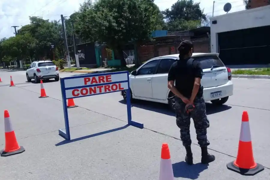 DISTINTOS PUNTOS. Los retenes se mueven por las arterias de la ciudad.  