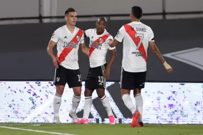 Nuevo césped, igual capacidad goleadora en River