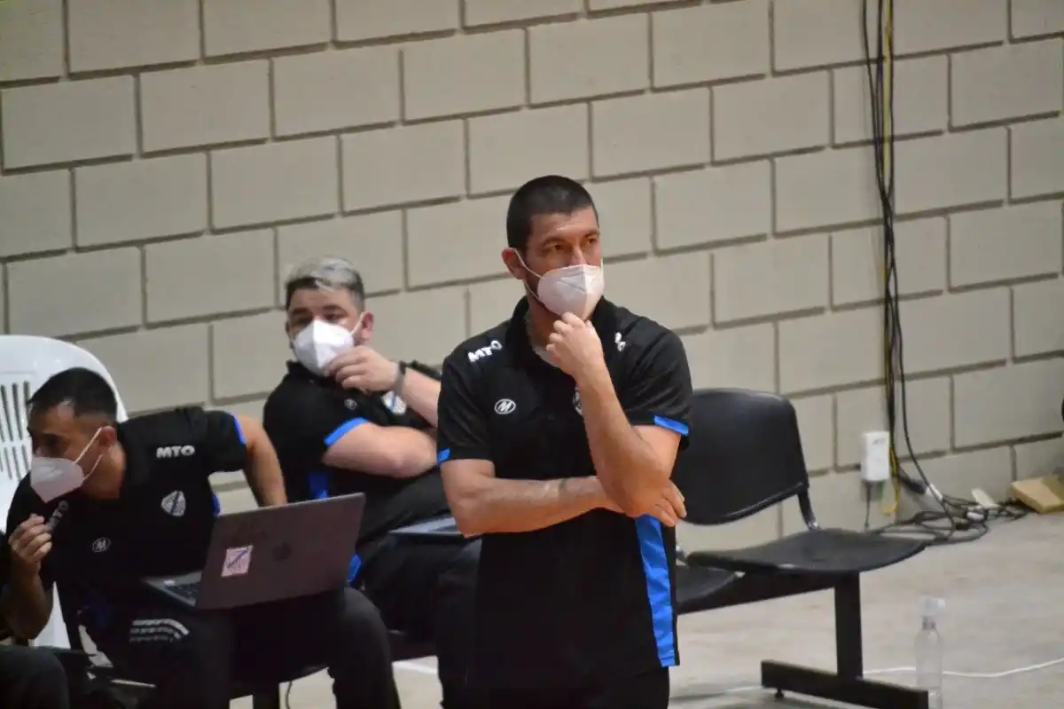 HIZO LA DIFERENCIA. El equipo de Díaz le ganó el grupo a River por un punto.