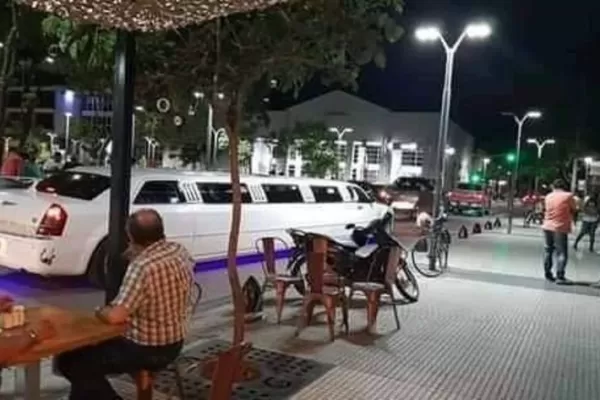 La mejor y más moderna limusina del mundo se paseó por Tucumán