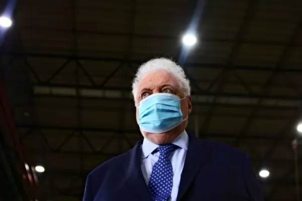 Vacunación vip: allanaron el Ministerio de Salud