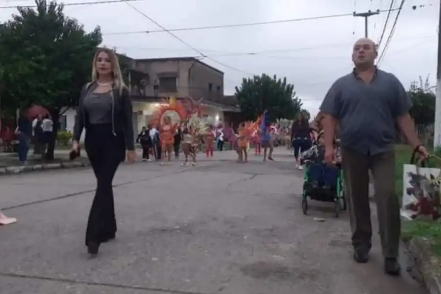 Polémica por una fiesta de carnaval con murgas en la plaza del barrio Echeverría