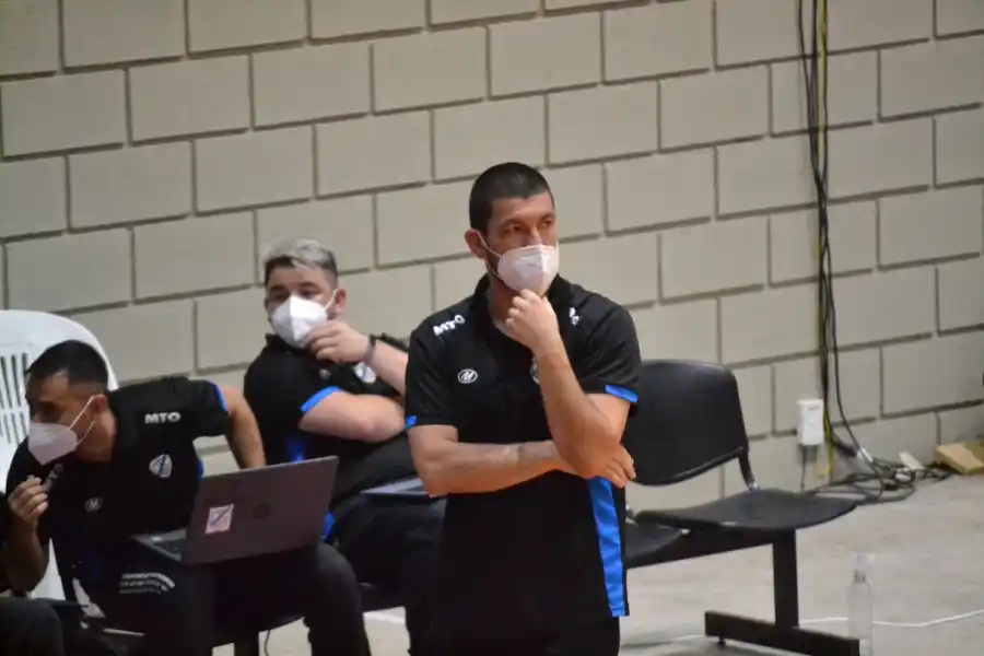 HIZO LA DIFERENCIA. El equipo de Díaz le ganó el grupo a River por un punto.