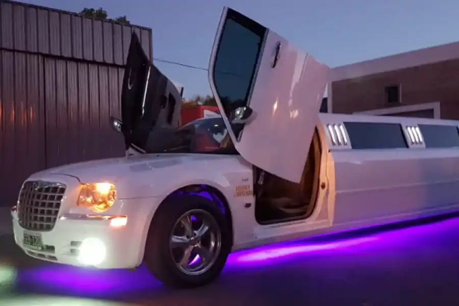 La mejor y más moderna limusina del mundo se paseó por Tucumán