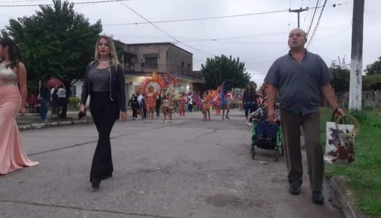 Polémica por una fiesta de carnaval con murgas en la plaza del barrio Echeverría