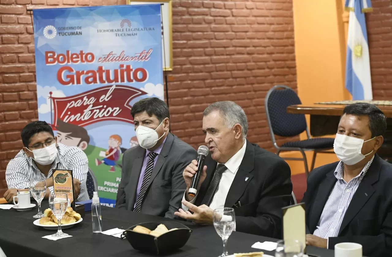 EN BANDA DEL RÍO SALÍ. El vicegobernador encabezó el encuentro con autoridades locales. Foto Prensa HLT