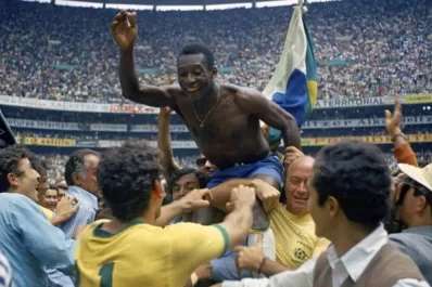 Luces y sombras de la vida de Pelé, en un documental inédito