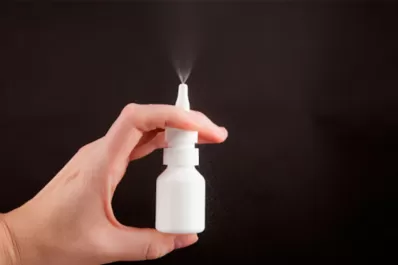 Un spray nasal de uso común resultó eficaz para prevenir el coronavirus