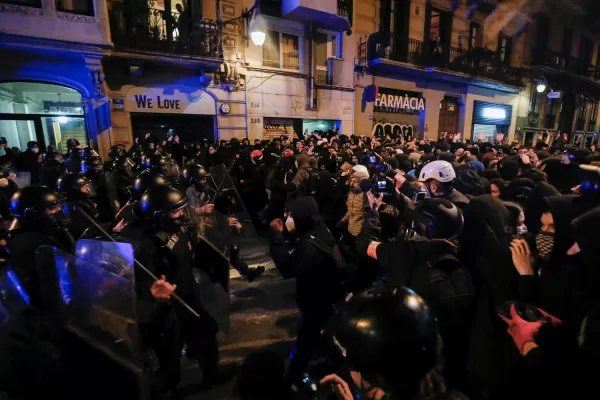 Se renuevan las protestas por la prisión del rapero
