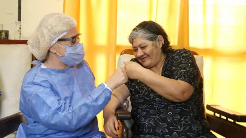 El Gobierno estima que el 8 de marzo ya estará vacunado todo el personal de salud en Tucumán