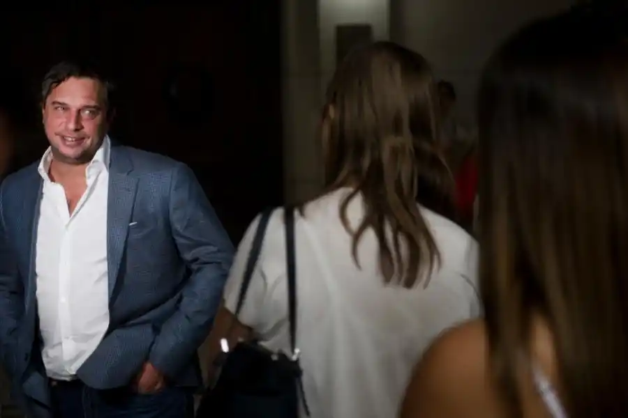 DISTENDIDO. Gabriel Alperovich momentos antes de ingresar a la sala de audiencias para declarar como testigo. 