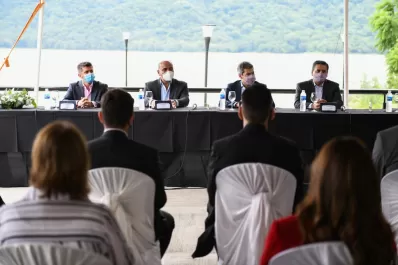 Turismo: Manzur y el ministro Lammens firmaron convenios para obras en El Cadillal