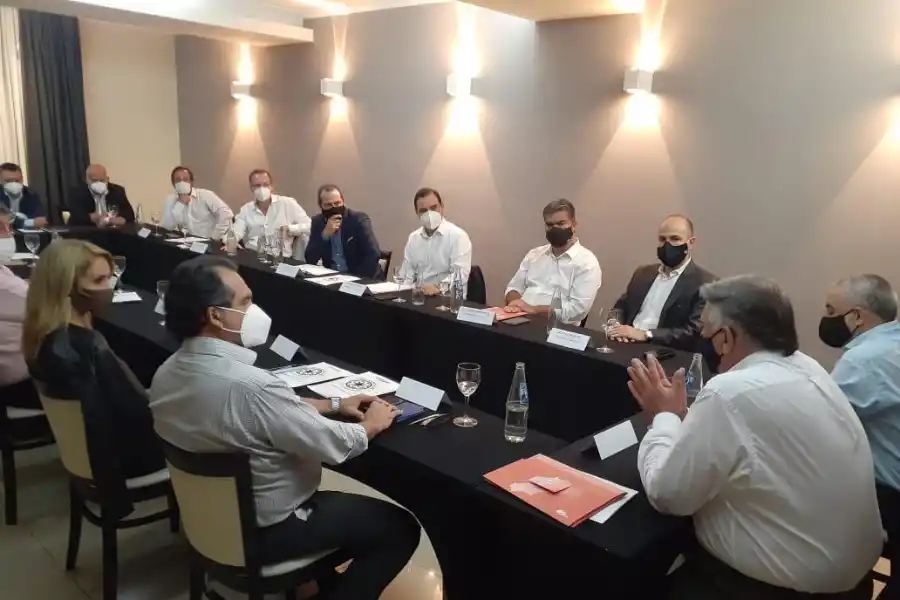 Uninoa se reunió con los gobernadores de Chaco y Corrientes