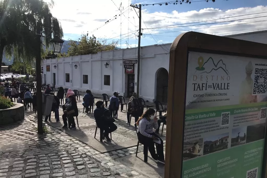 La oficina móvil de Antecedentes atendió a más de 500 personas en la capital y en Tafí del Valle