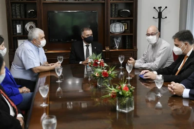 Jaldo recibió en la Legislatura al arzobispo Sánchez y al obispo auxiliar Ferrari