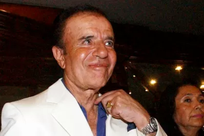 Buscan a un enfermero que atendió a Menem como sospechoso de haberle robado su anillo