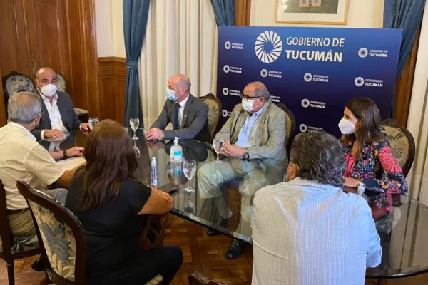 El Gobierno acordó con los gremios docentes un aumento de un 30% en dos partes