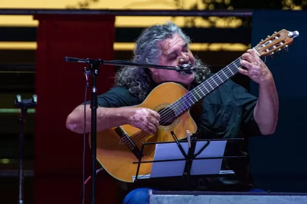 “Lucho” Hoyos sube al escenario en Yerba Buena