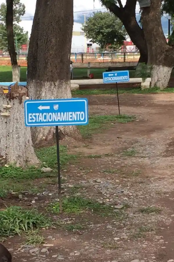 CARTELERÍA. La nueva señalización fue colocada recientemente en los diferentes sectores del complejo. También se proyecta la renovación total de la caminería.  