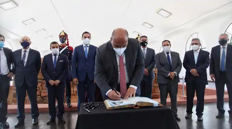 El Presidente prometió más obras para el Norte del país, ante los gobernadores de la región