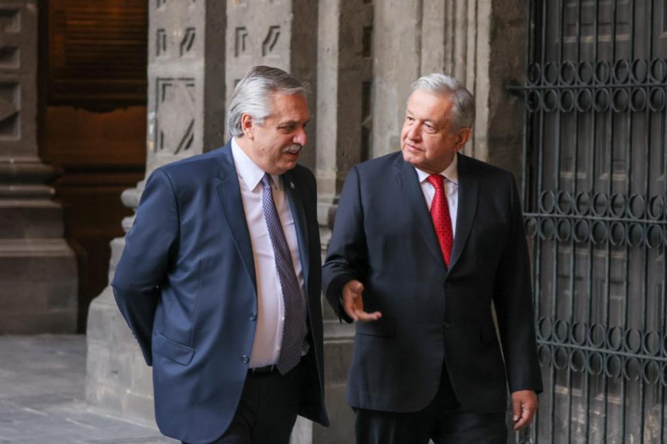 DOS MANDATARIOS. Fernández en su visita a su par López Obrador.  
