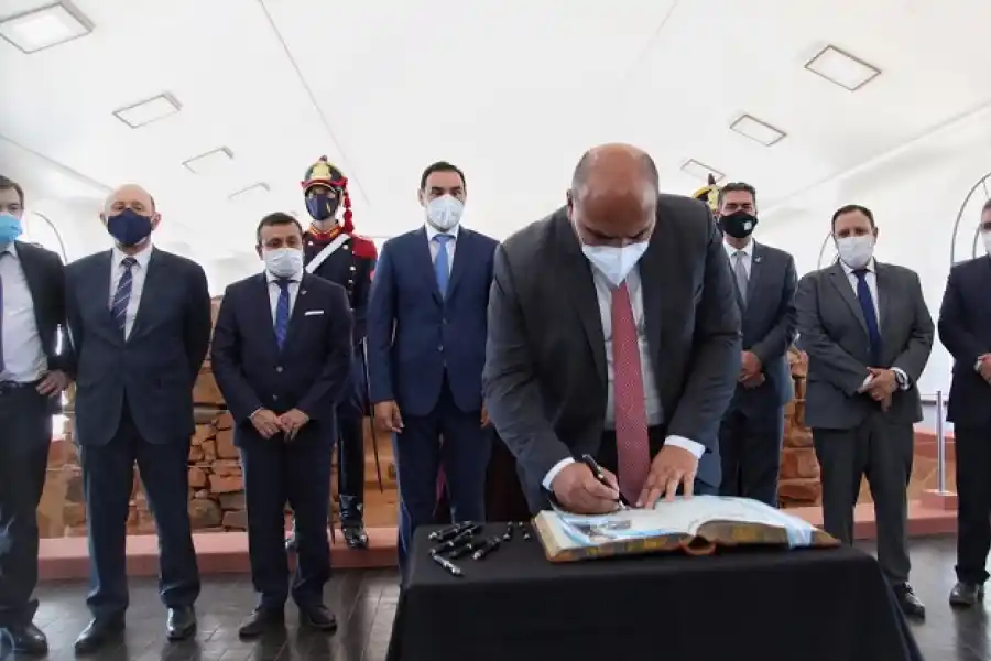 El Presidente prometió más obras para el Norte del país, ante los gobernadores de la región