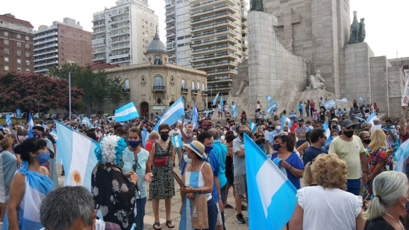 EN ROSARIO. El Monumento a la Bandera, el centro elegido. rosario3.com