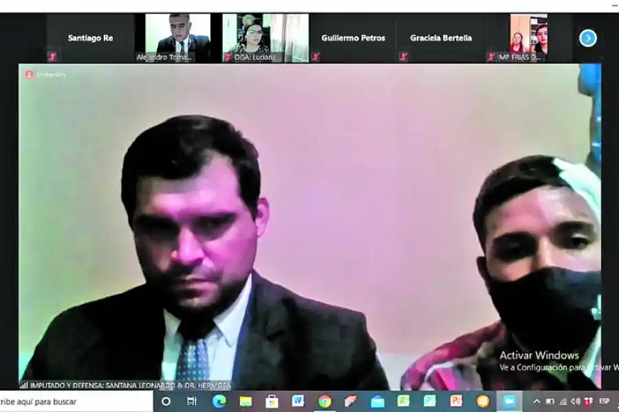 NEGÓ TODO. Santana (derecha) dijo que se sentía muy mal para hablar.