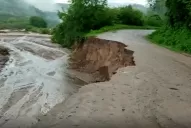 Video: la crecida del río La Sala se devoró el camino a Villa Padre Monti