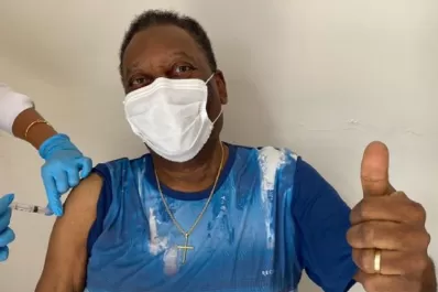Pelé se recupera satisfactoriamente de una cirugía