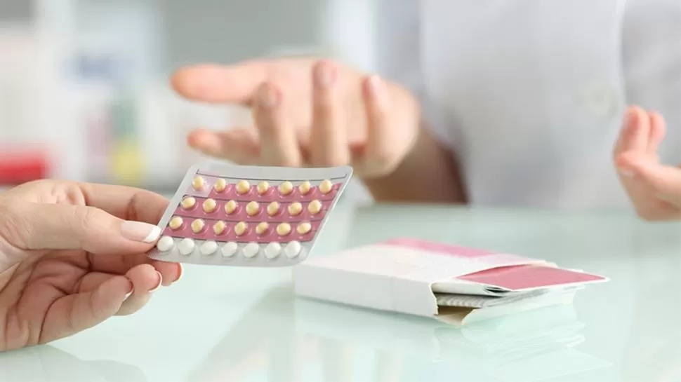 BAJO CONTROL MÉDICO. La administración de los anticonceptivos orales debe ser ordenada y seguida por un profesional experimentado.  