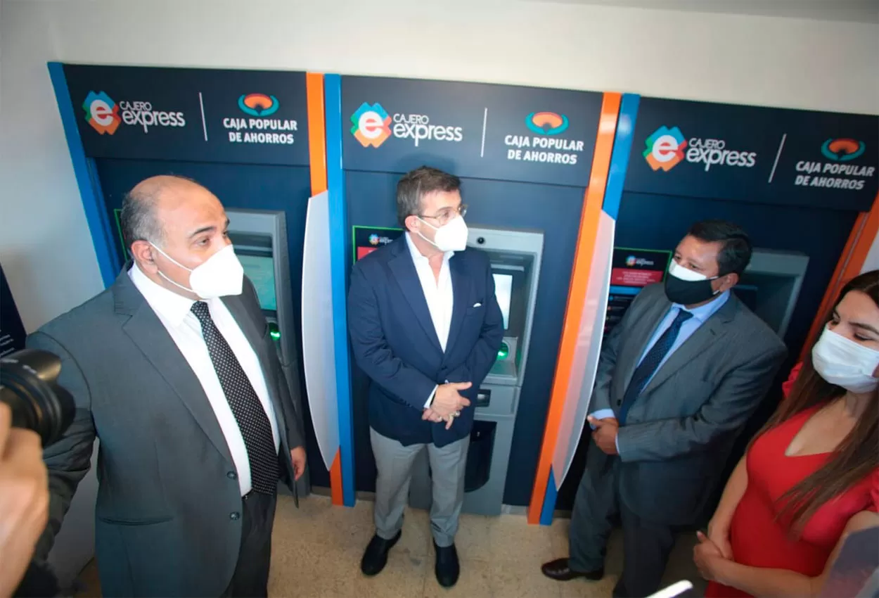 Manzur inauguró cuatro nuevos cajeros de la CPA en Banda del Río Salí