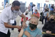 Por falta de dosis, reprogramaron la vacunación para mayores de 70 años