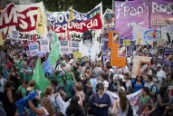 Las mujeres son mayoría en la sociedad, aunque pocas ocupan lugares de poder