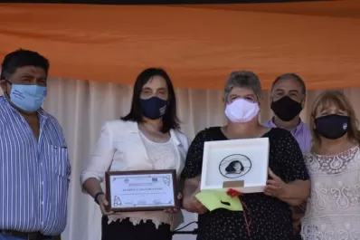 Homenajearon a Mercedes Sosa y brindaron reconocimientos a emprendedoras