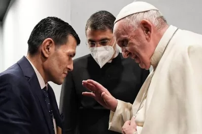 Francisco se reunió con el padre del niño que murió ahogado en el Mar Egeo