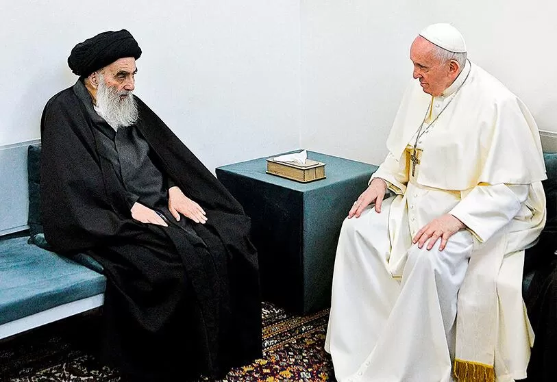 REUNIÓN CUMBRE. Ali al-Sistani, de 90 años, y Bergoglio, de 84, dialogaron durante una hora. france 24 