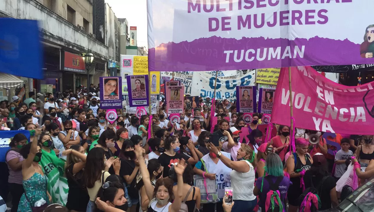 MASIVA. La anterior movilización en Tucumán en el marco del 8M, en conmemoración del Día Internacional de la Mujer fue multitudinaria.